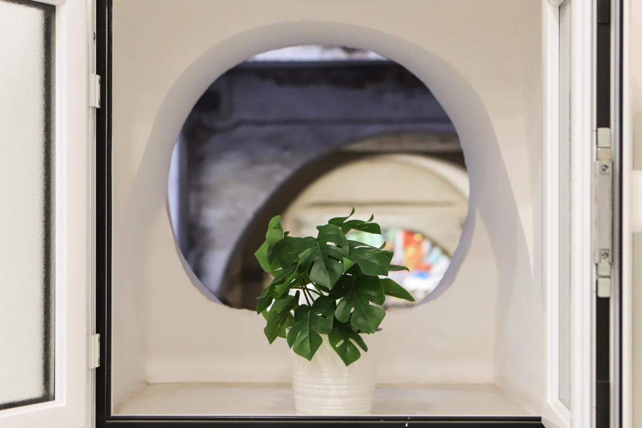 Cozy Apartment In Piazza Cavour By Wonderful Italy Nápoles Exterior foto